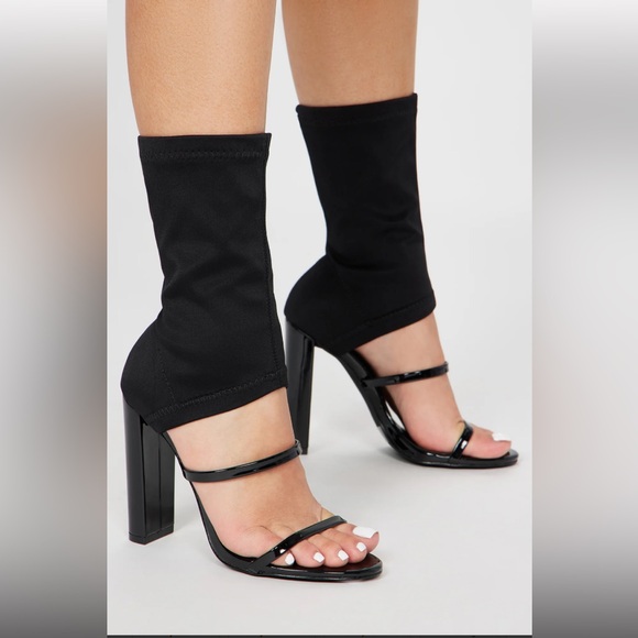 Trendy Black Heels - Picture 3 of 8